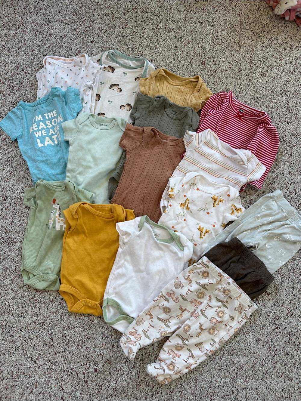 Bundle of 0-3 month gender neutral clothes
